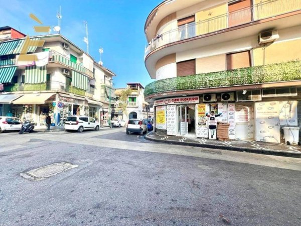 negozio in affitto a Napoli in zona Piscinola