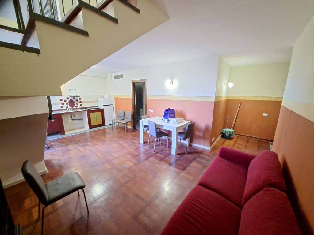 appartamento in affitto a Napoli in zona San Carlo all'Arena