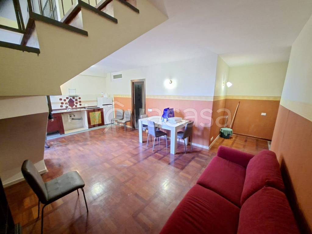 appartamento in affitto a Napoli in zona Stella