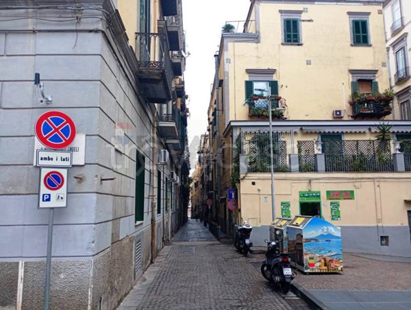 negozio in affitto a Napoli in zona San Ferdinando