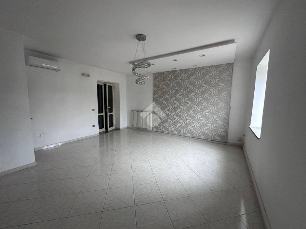 ufficio in affitto a Napoli in zona Secondigliano