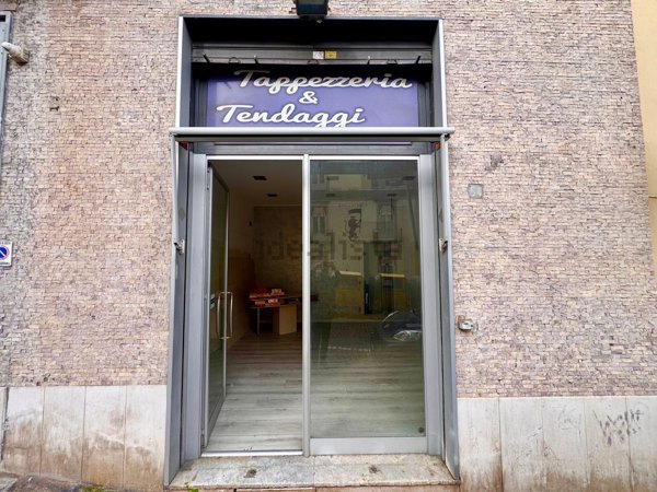locale commerciale in affitto a Napoli in zona Arenella