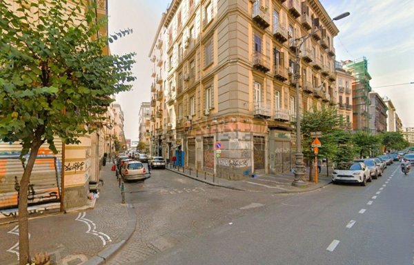 negozio in affitto a Napoli in zona Mercato