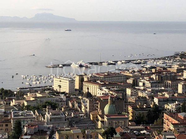 appartamento in affitto a Napoli in zona Chiaia