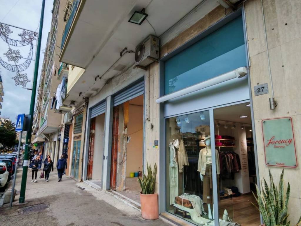 negozio in affitto a Napoli in zona Fuorigrotta
