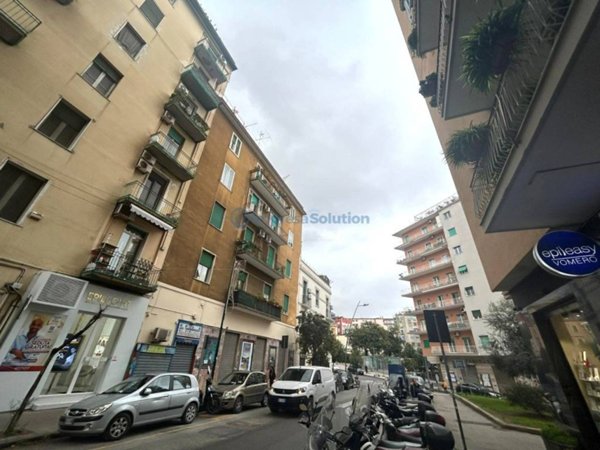 negozio in affitto a Napoli in zona Arenella