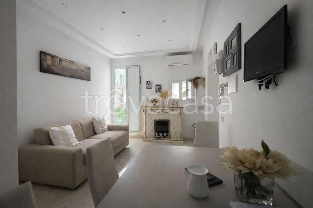 appartamento in affitto a Napoli in zona Stella