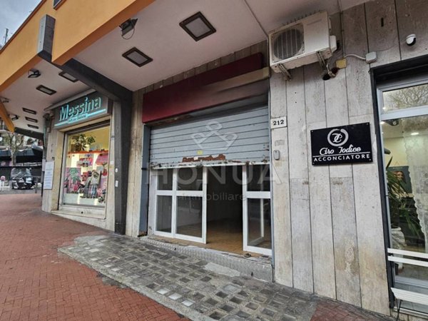 negozio in affitto a Napoli in zona Camaldoli