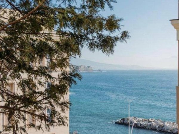 appartamento in affitto a Napoli in zona Chiaia