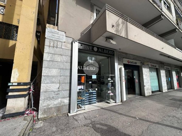 negozio in affitto a Napoli in zona Fuorigrotta