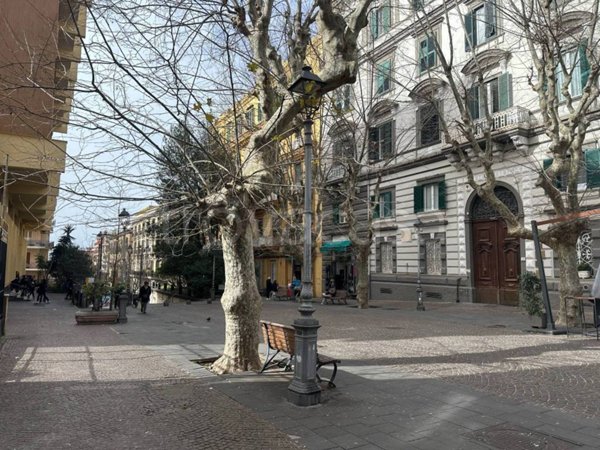 locale commerciale in affitto a Napoli in zona Vomero