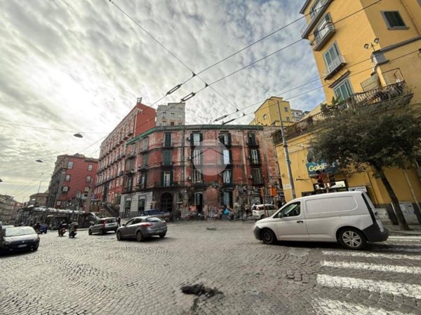 negozio in affitto a Napoli in zona Stella