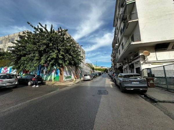 negozio in affitto a Napoli in zona Bagnoli