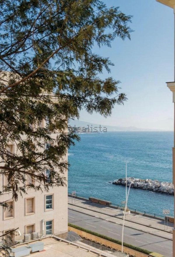 appartamento in affitto a Napoli in zona Chiaia