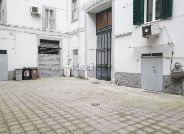 locale commerciale in affitto a Napoli in zona Vomero