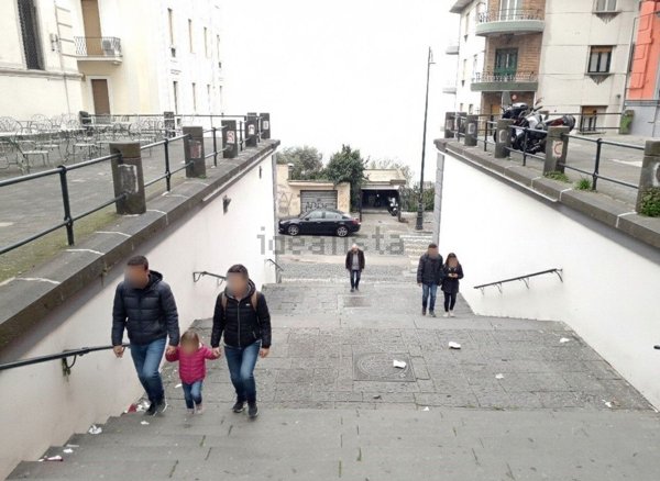 locale commerciale in affitto a Napoli in zona Vomero