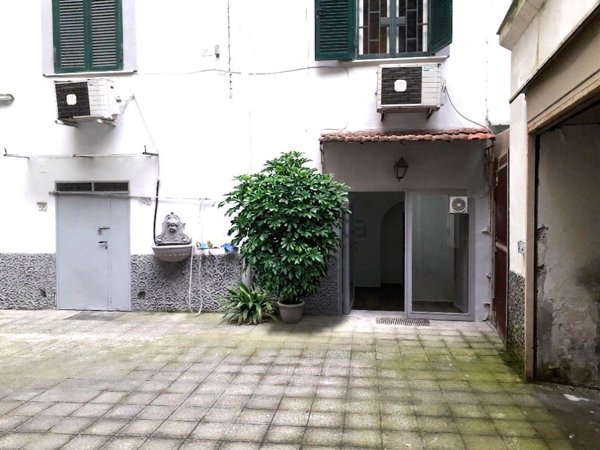 locale commerciale in affitto a Napoli in zona Vomero