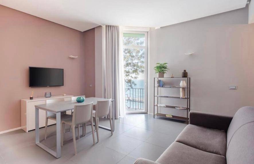 appartamento in affitto a Napoli in zona Chiaia