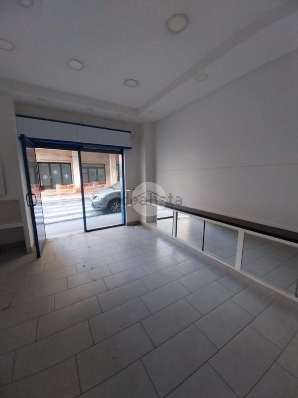 locale commerciale in affitto a Napoli