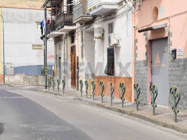 locale commerciale in affitto a Napoli in zona Barra