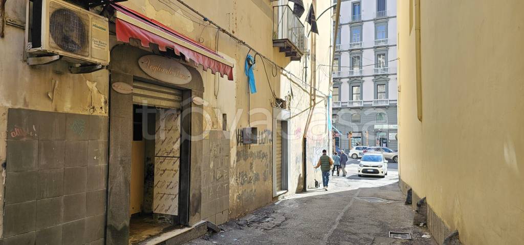 locale commerciale in affitto a Napoli in zona Chiaia
