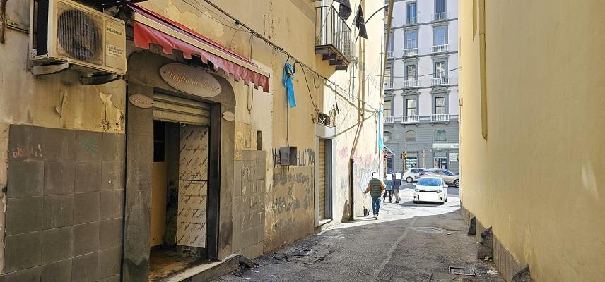 locale di sgombero in affitto a Napoli in zona Chiaia
