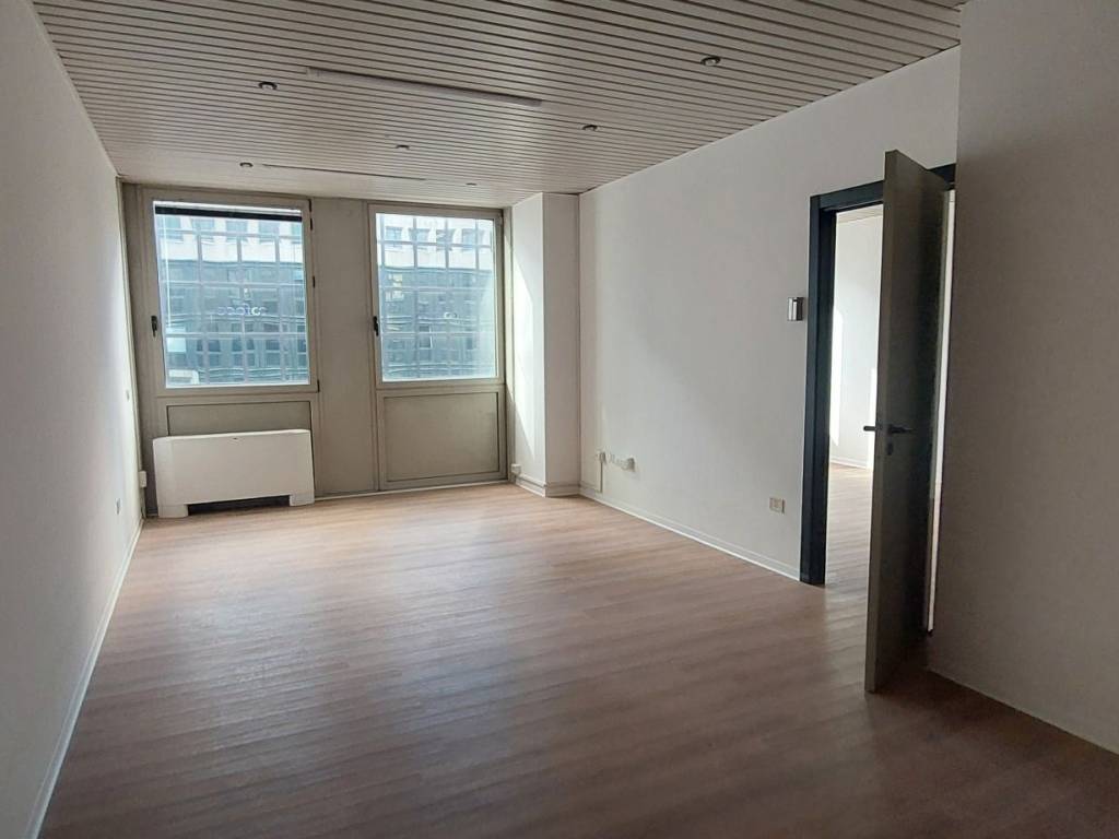 ufficio in affitto a Napoli in zona Zona Industriale-Ferrovia