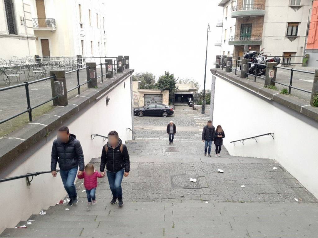 negozio in affitto a Napoli in zona Vomero