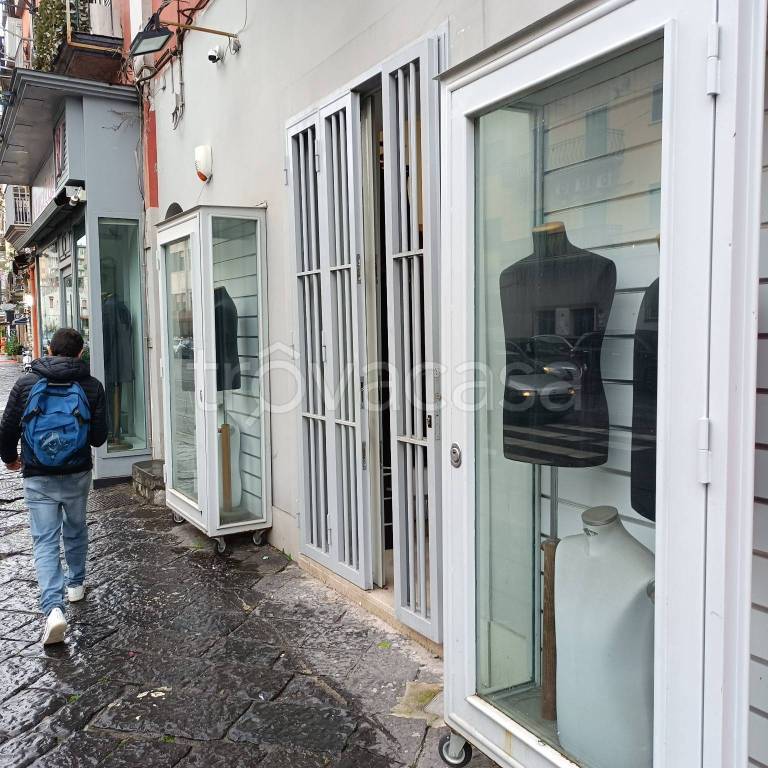 negozio in affitto a Napoli in zona Vicaria