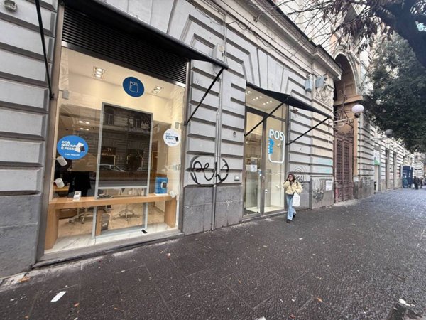 negozio in affitto a Napoli