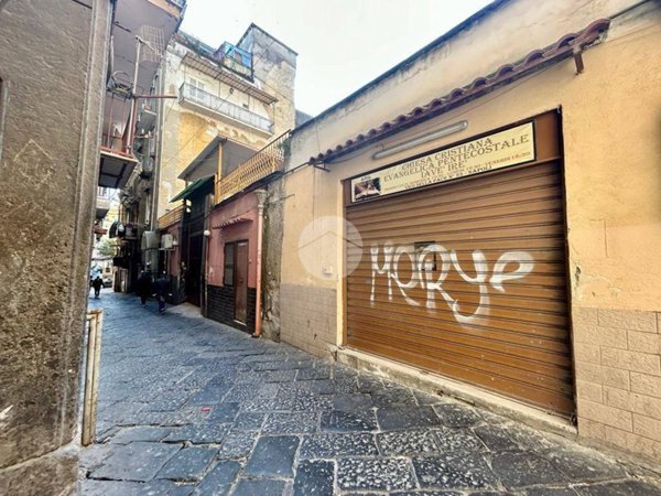 negozio in affitto a Napoli in zona Pendino / San Giuseppe