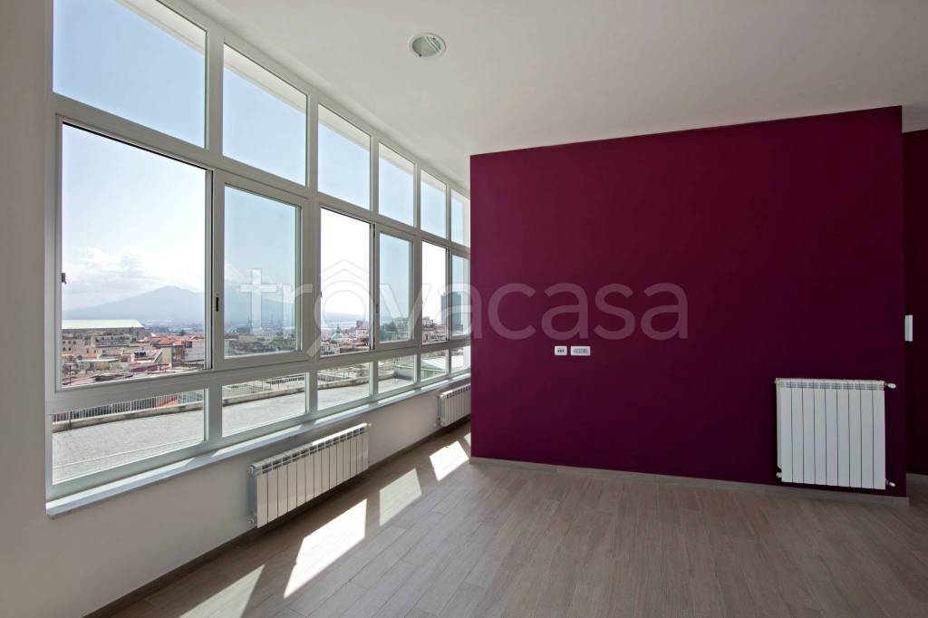 appartamento in affitto a Napoli in zona Stella