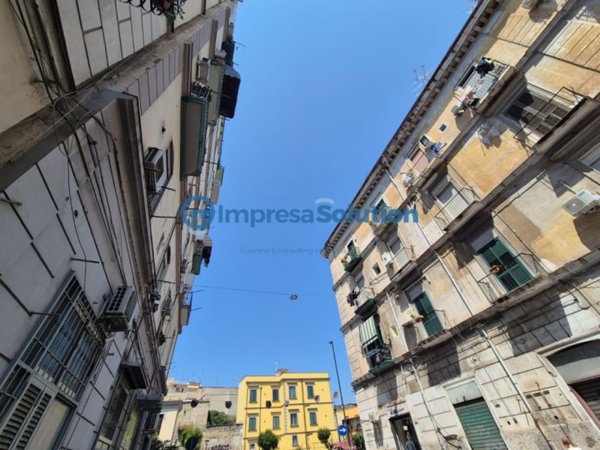 negozio in affitto a Napoli