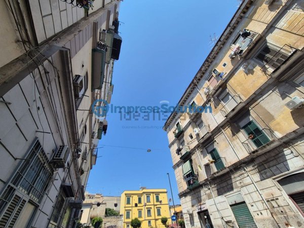 negozio in affitto a Napoli in zona Vicaria
