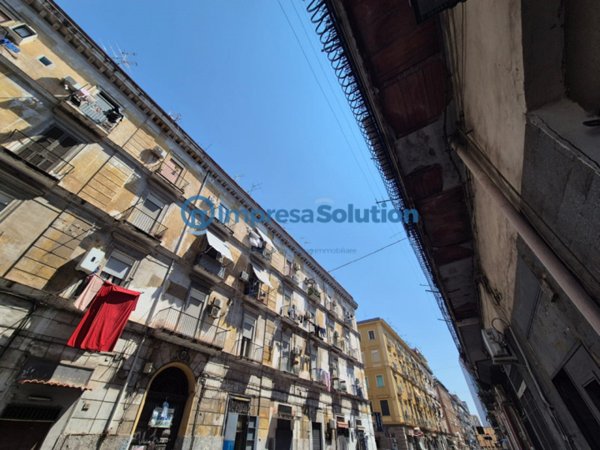 negozio in affitto a Napoli