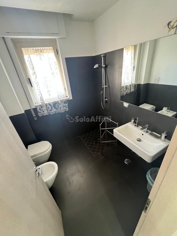 ufficio in affitto a Napoli in zona Chiaia