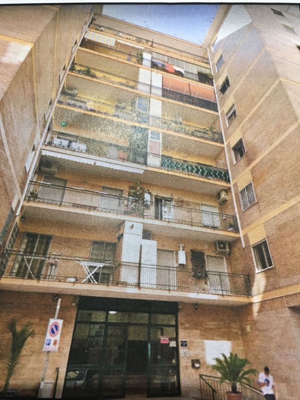 negozio in affitto a Napoli