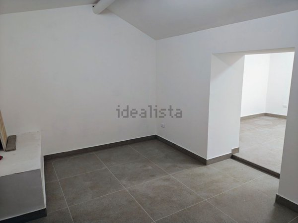 locale di sgombero in affitto a Napoli in zona Soccavo