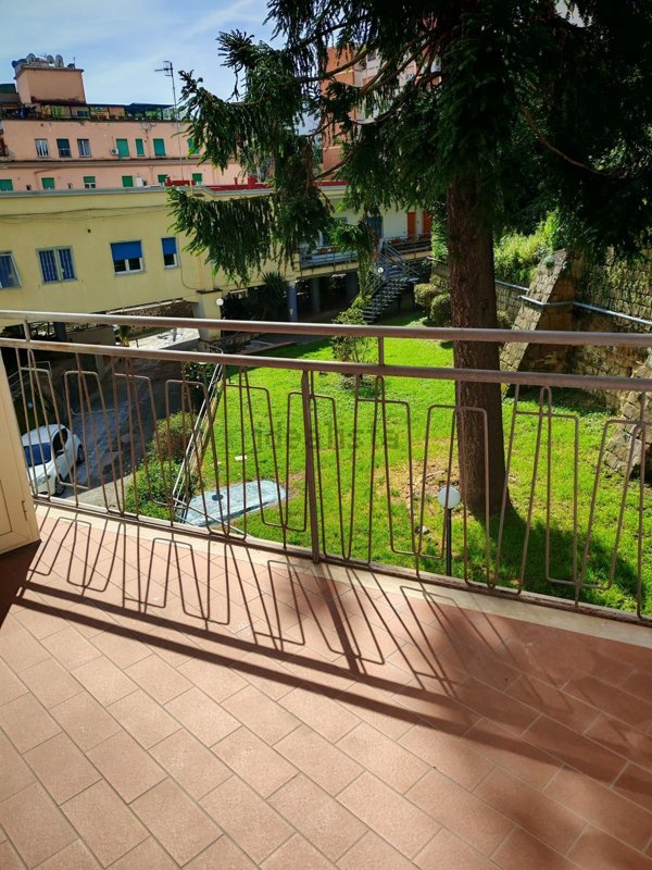 appartamento in affitto a Napoli in zona Chiaia