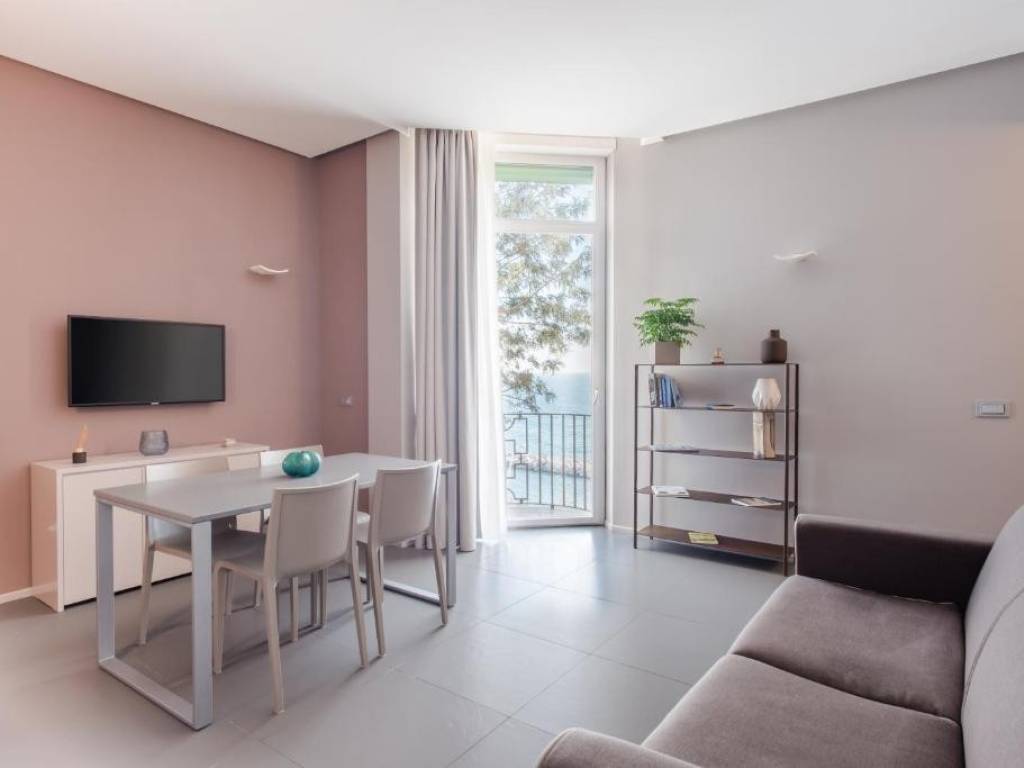 appartamento in affitto a Napoli in zona Chiaia