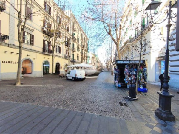 locale commerciale in affitto a Napoli in zona Vomero