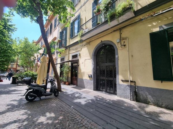 locale commerciale in affitto a Napoli in zona Vomero