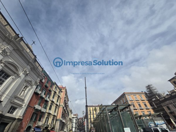 negozio in affitto a Napoli