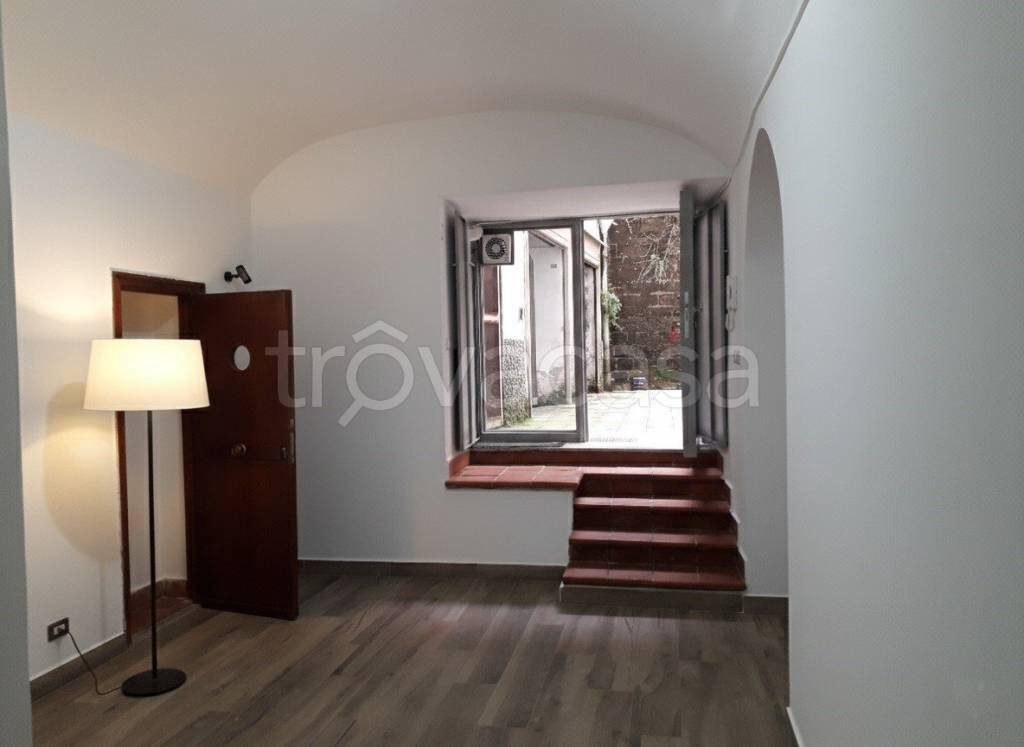 negozio in affitto a Napoli in zona Vomero