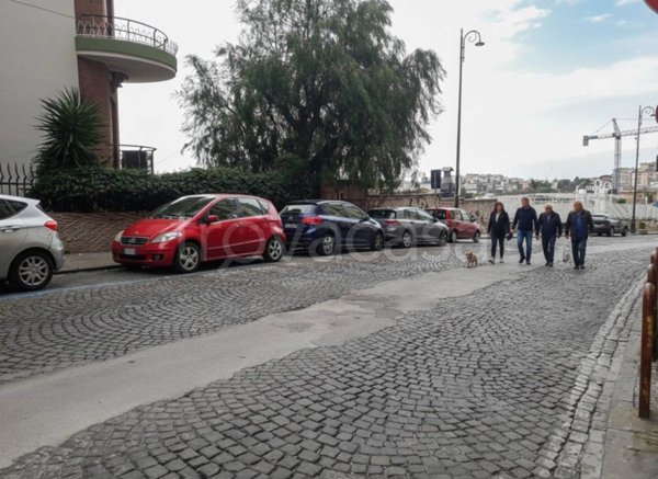 negozio in affitto a Napoli in zona Vomero