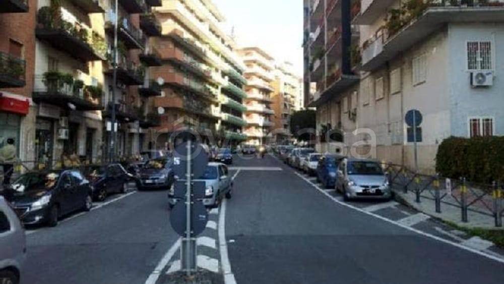 negozio in affitto a Napoli