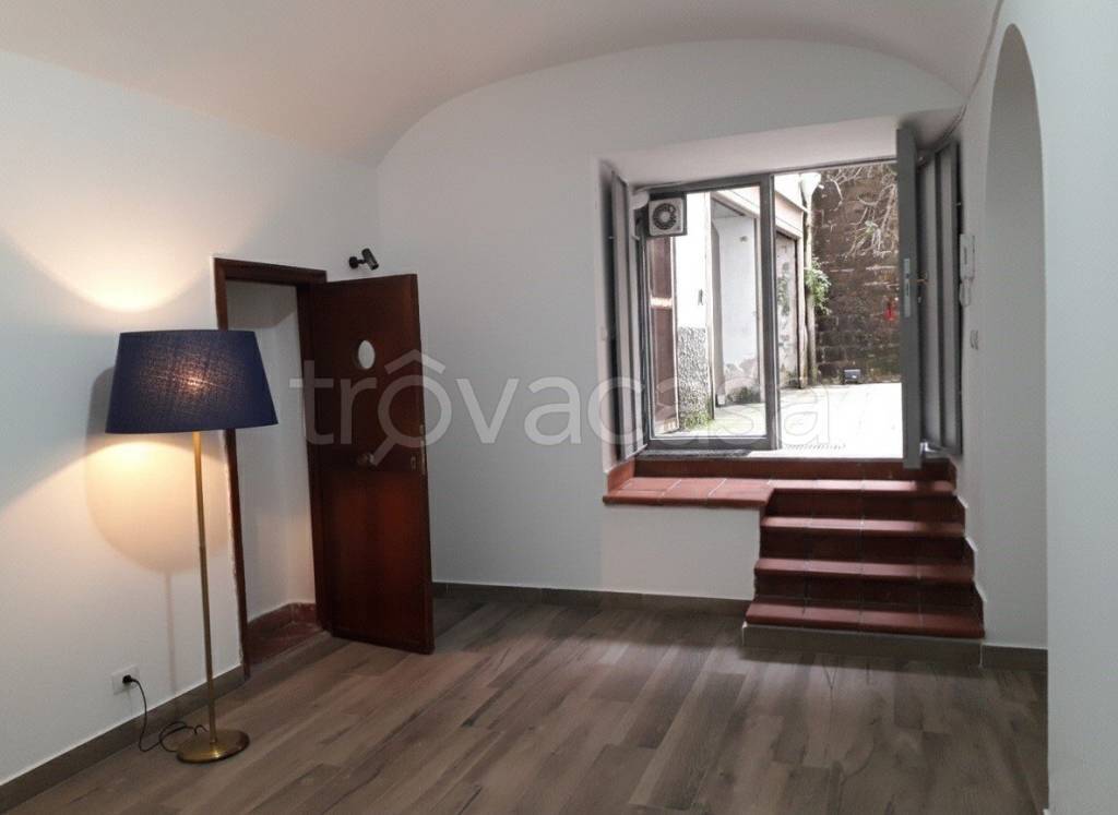 negozio in affitto a Napoli in zona Vomero