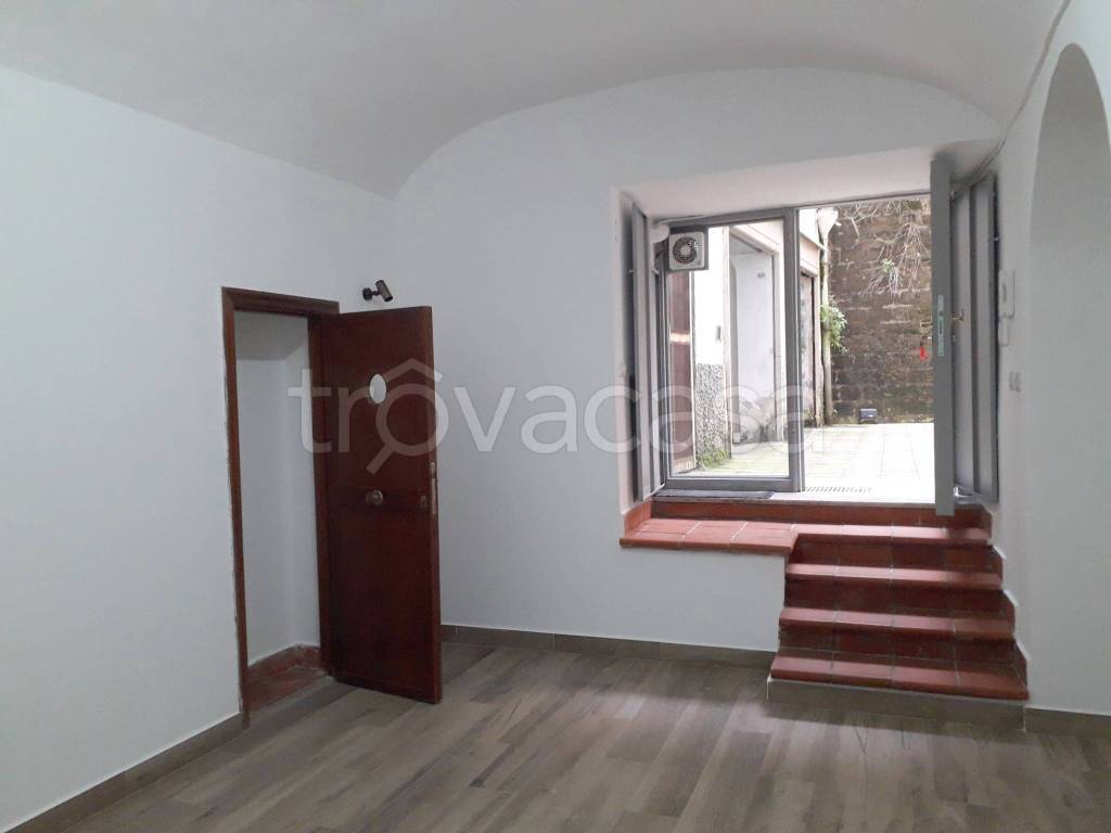 negozio in affitto a Napoli in zona Vomero