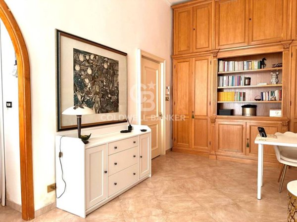 appartamento in affitto a Napoli in zona Chiaia