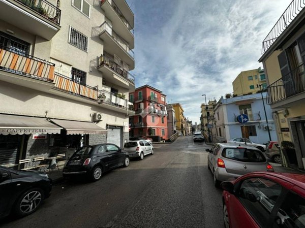 negozio in affitto a Napoli in zona Bagnoli